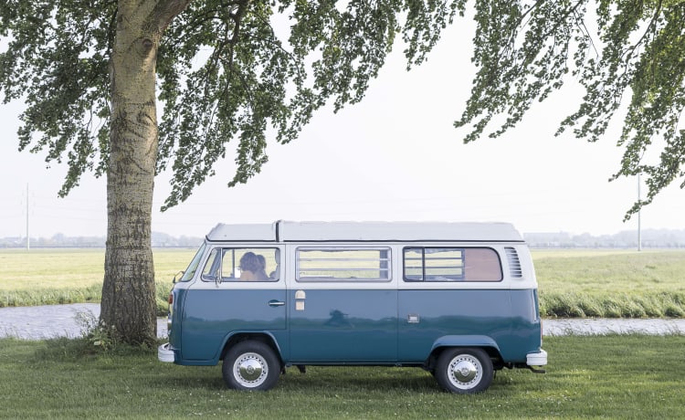 Corrie – 4p Volkswagen campervan uit 1975