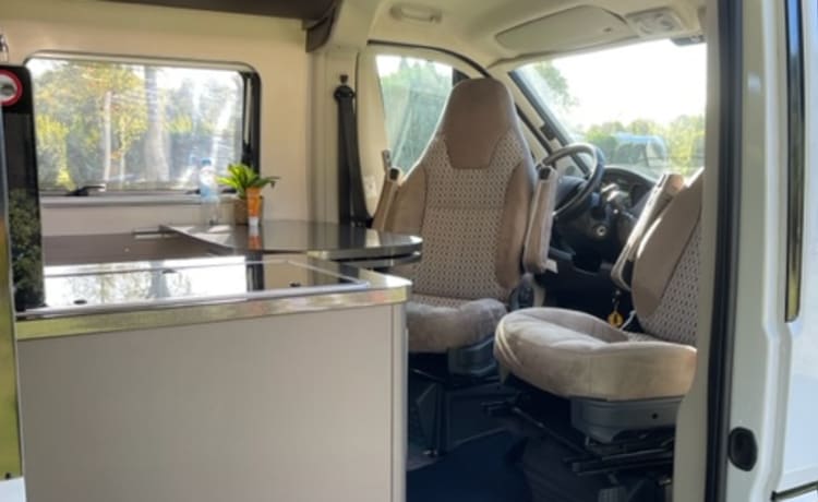 Camper autobus pulito per una piacevole vacanza