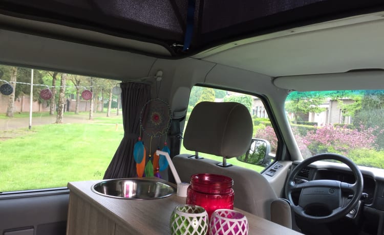 Mandala - Multivan VW T4 confortable et robuste avec toit relevable