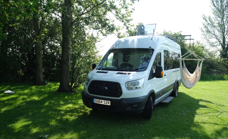 Angus – Superb 4 berth Campervan with Kingsize bed