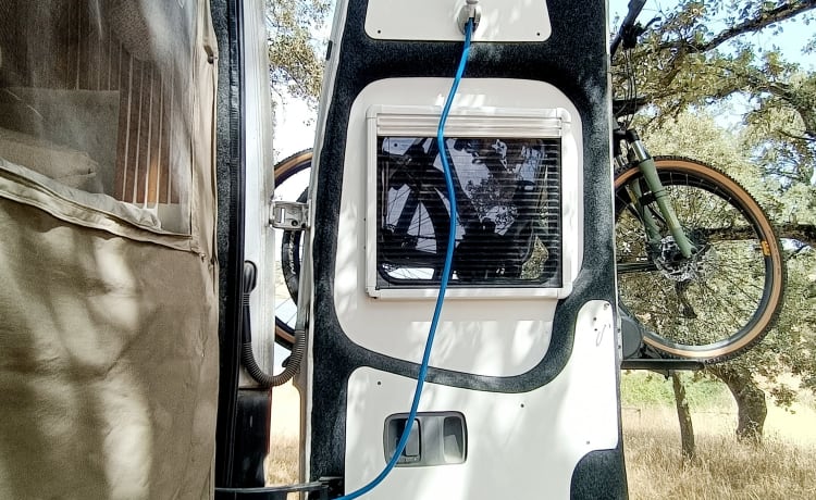 Sprinter de luxe hors réseau avec un intérieur bohème unique ! Camping d'hiver