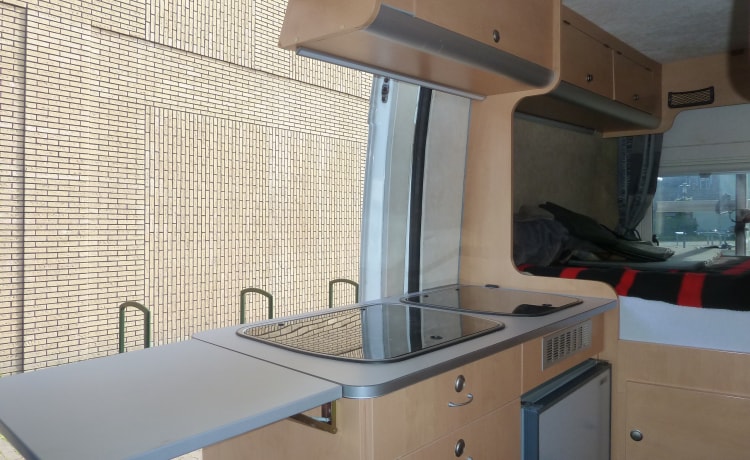 CAMPERBUS DA 2 POSTI CON ELEVATORE ELETTRICO PER BICICLETTE