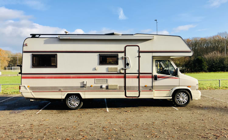 Grand camping-car 6 personnes à louer. Liberté LMC