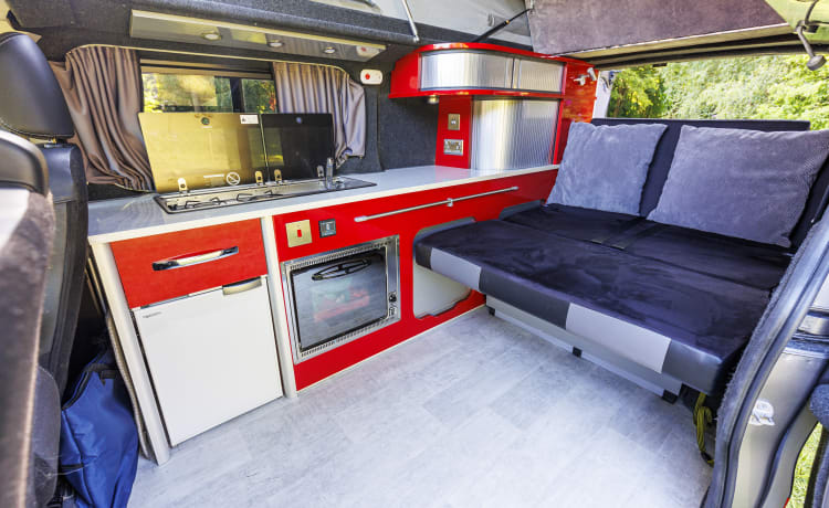 Betty – Betty bespoke full off-grid 4 cuccette camper Vauxhall vivaro del 2017