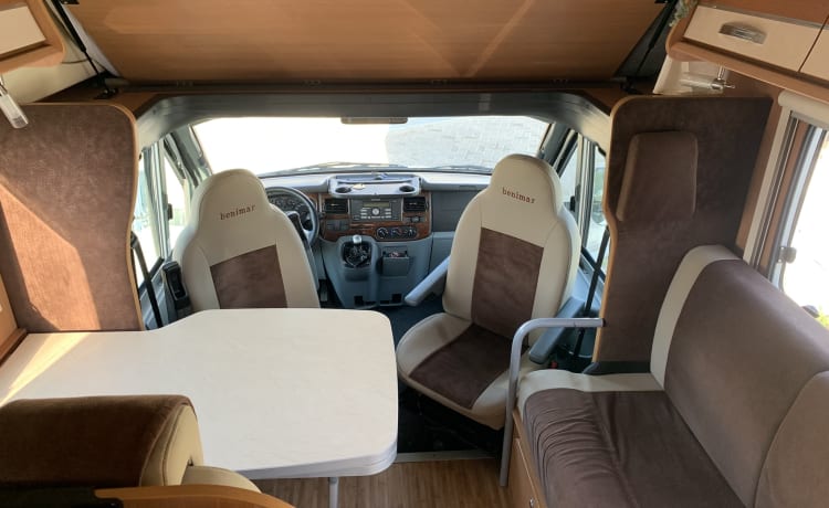 Bennie – Camper familiare Benimar Alcove - 5 persone - Incluso inventario e assicurazione