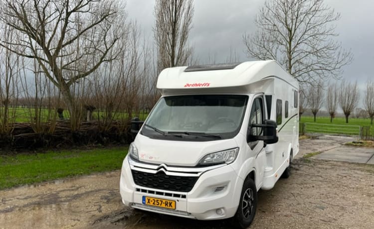 Go explore, luxe camper (2022) vol opties en complete inventaris