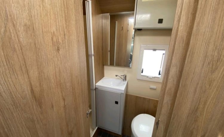 T line 590 – 2021 Four berth Roller Team semi-integrated. 5.99M easy to park. 