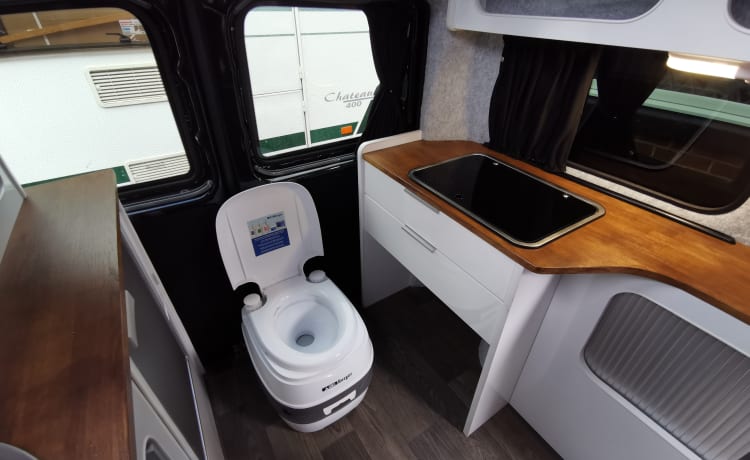 Pop-top Mercedes Camper met grote keuken + Toilet