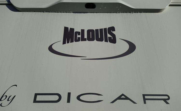 Découvrez notre camping-car McLouis luxueux et pratique - idéal pour les familles !