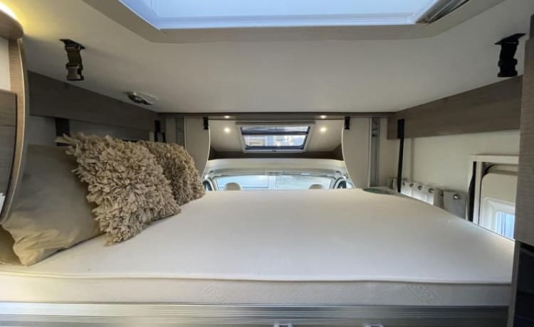 Camping-car spacieux LUXE 4 personnes☀️(climatisation, TV, porte-vélos, inventaire complet)