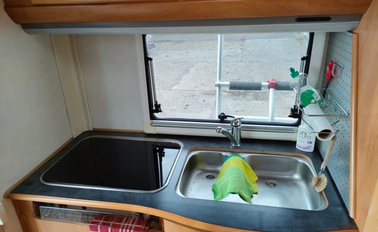 Cozy 5-person Hymer integral camper