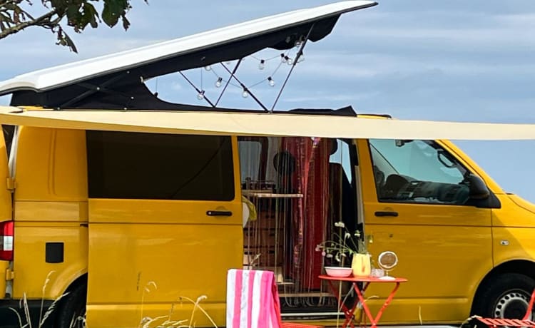 Gele busje – Extended Yellow Volkswagen T5 camper 