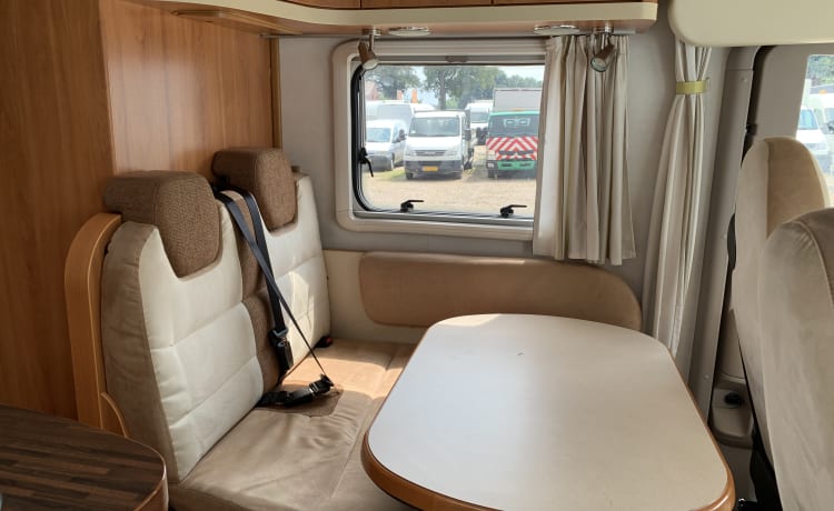 Tuppie – 4p Hymer Intégral de 2009