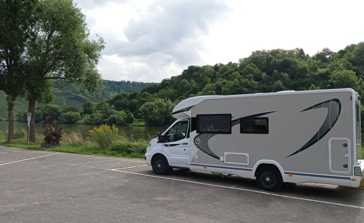 720 Titanium Premium – 5p Chausson semi-integrated from 2021 - NEW CONDITION