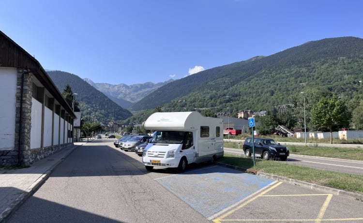 Lussuoso camper familiare in ordine, 6 posti + cintura, completamente arredato