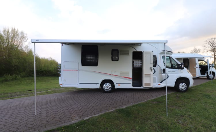 4p Challenger Camper Hefbed - Airco - Cruisecontrol - Douche - Luifel