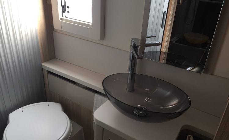 Huur onze luxe camper voor veel reisplezier.