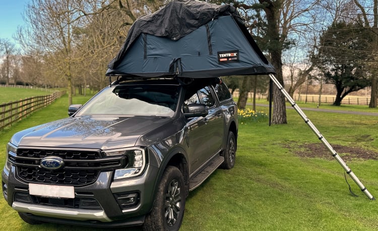 Ford Ranger 4x4 avec tente de toit pour 4 personnes 