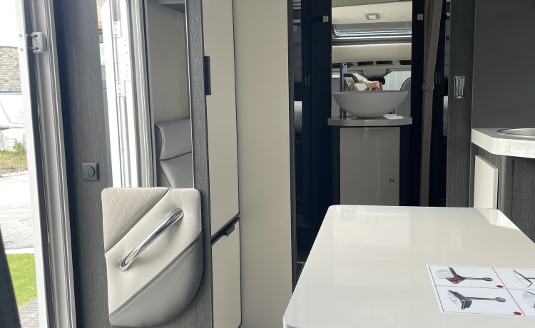 Feel Home on wheels – Nieuwe en ruime Roller Team 2023 met centraal bed