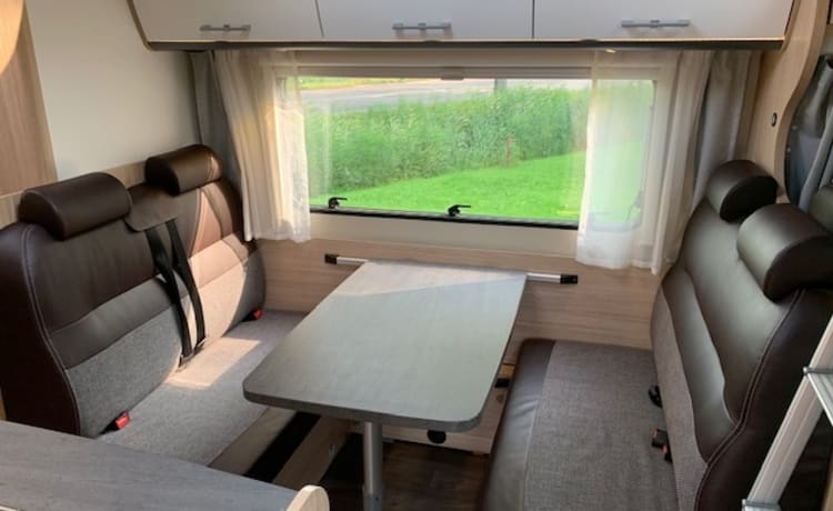 Sunny – Sunlight A70 alcove 6 person Automatic 150 HP built in 2018