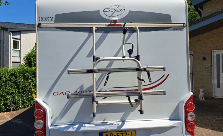 Cozy – Libre comme un oiseau voyageant avec un 4 pers. Camping-car Eriba Hymer de 2012