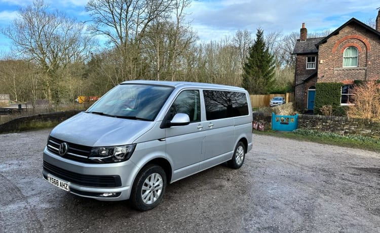 Joebow – 4 berth Volkswagen camper van 2018