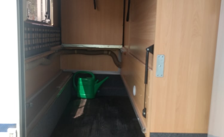 Noleggio camper famiglia 6 posti xxl garage dinette cuccetta motore potente