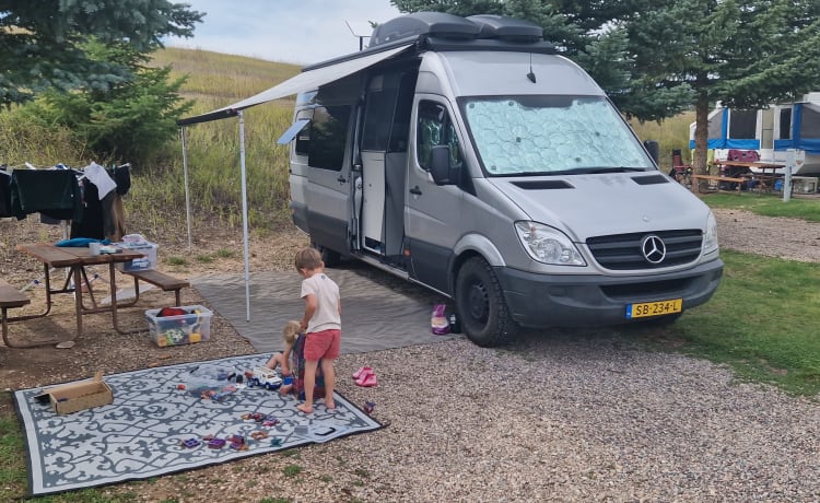 Mercedes-Benz Sprinter bus avontuurlijke familiecamper 6 personen