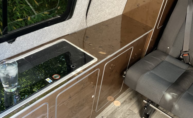 Van de maison  – VW T5 6 Sitze 4 Schlafplätze plus 2 im Vorzelt