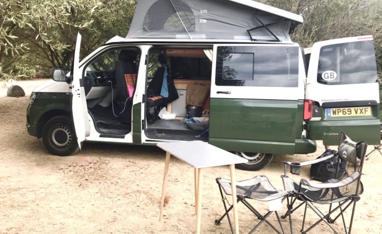 Monty – Perfect camper for get-aways great & small (4-berth VW, 2019) 