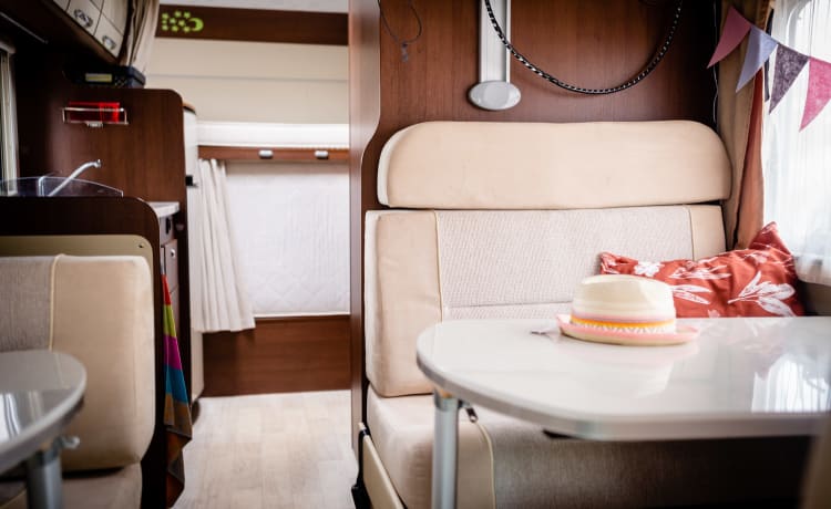 Spacious & comfortable family camper (2013)