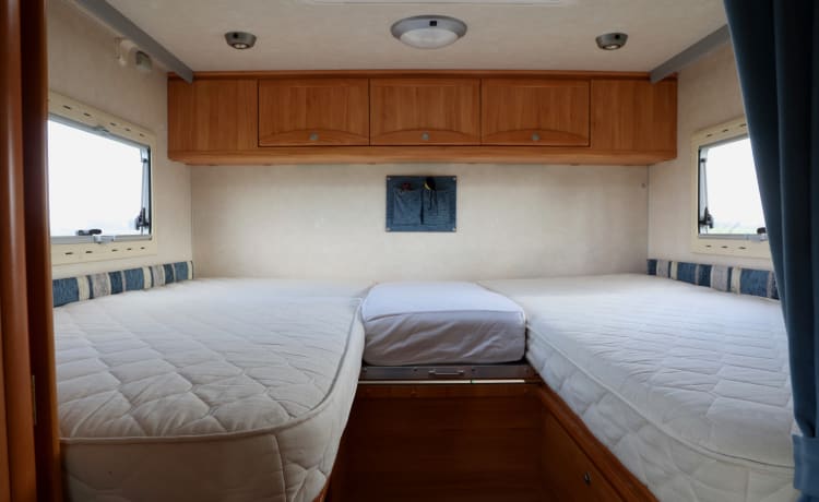 3p Adria Mobil - ruime camper met lengte bed 