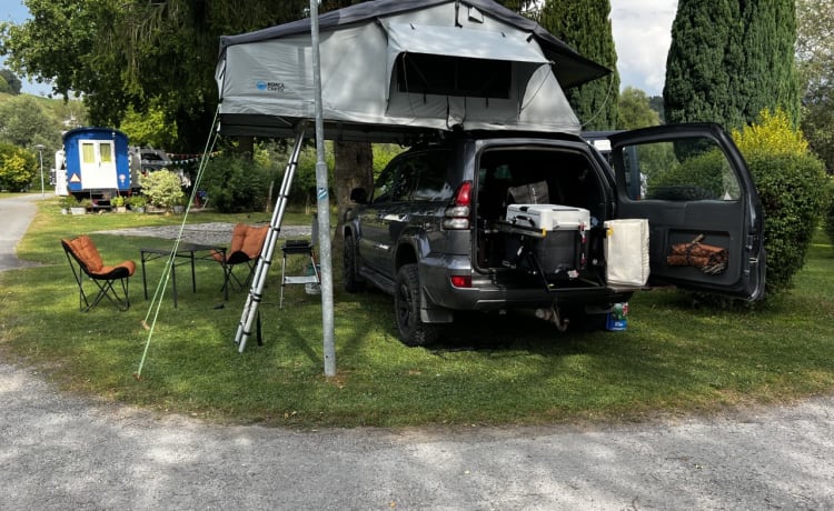 Toyota Land Cruiser 120 met rooftoptent