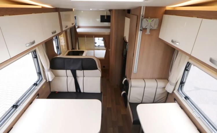 Ruime familie motorhome: Mc Louis Glamys 22 