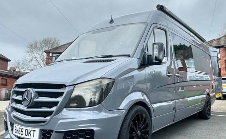 Explorer  – Mercedes Benz Luxury LWB Campervan 