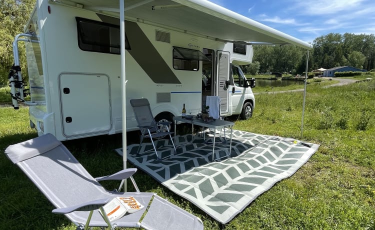 King IV – New and luxurious 5-person alcove camper