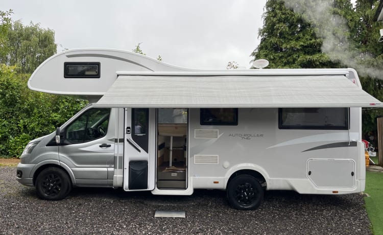 Roller Team 746 – 6 berth Roller Team alcove from 2023