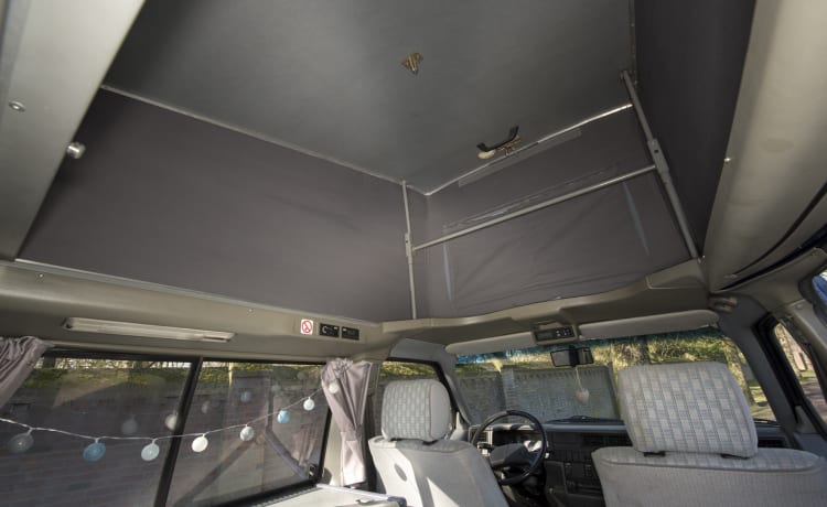 Mer - VW T4 California confortable et robuste avec toit de couchage