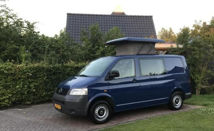 Transformer – VW Transporter with 4 seats, 2 sleeping places, lifting roof