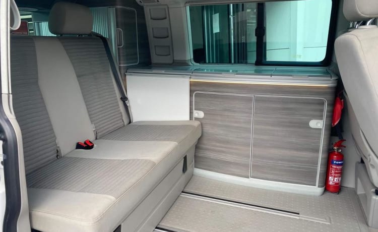 White Cali 2019 – 4-persoons Volkswagen campervan uit 2019