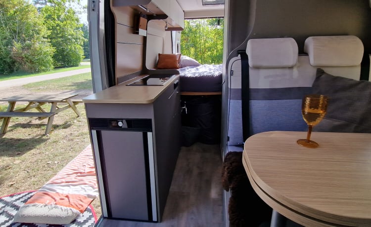 Kinderdijk – Luxe 6m off grid euro 6 buscamper met veel extra`s