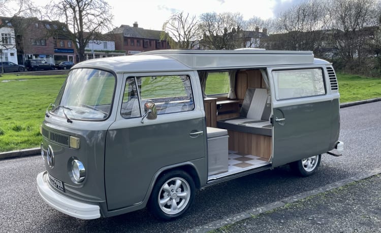 Dotty  – 2 berth Volkswagen campervan from 1972