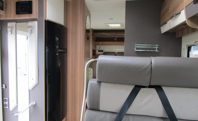 Spacious 4 person family camper Fiat Chausson