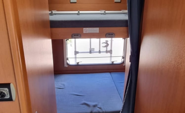 Sunny  – 6 persoons alcove camper (Fiat uit 2006)