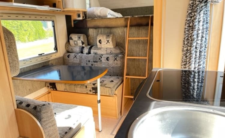 Coosie Camper  – Camping-car familial avec tente pour 6 personnes 