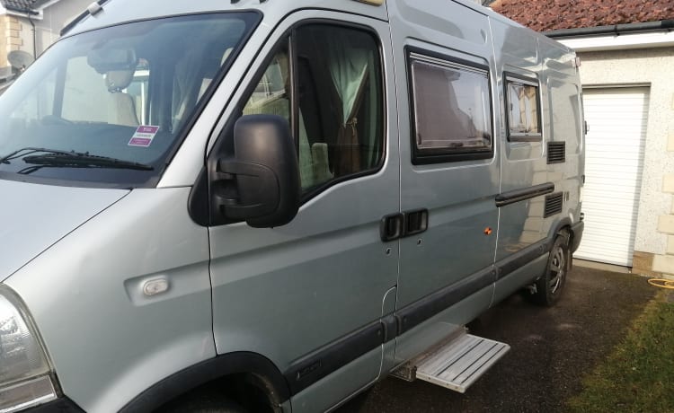 Highland Hamish – 2 berth Renault LWB High roof van 