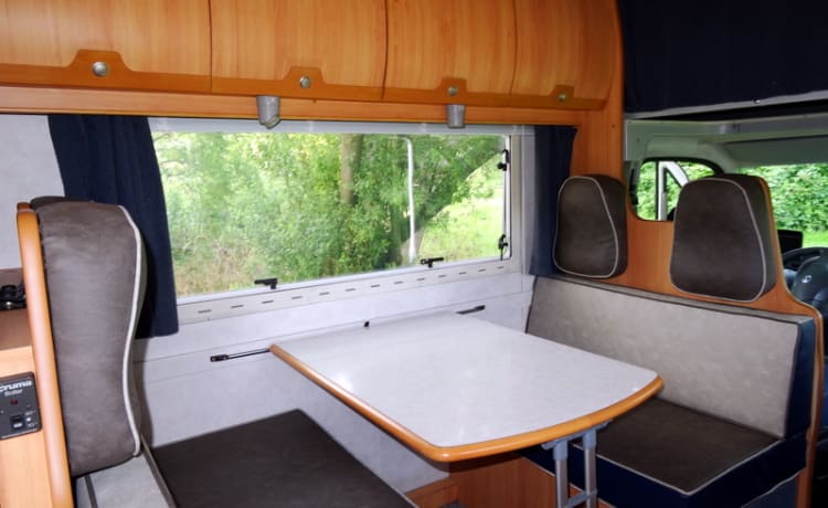 Kom genieten in onze heerlijke 2(-3)-persoons Fiat Ducato alkoof camper