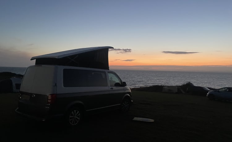 Frankie’s camper  – 4 berth Volkswagen campervan from 2017