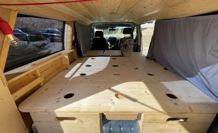 Franz Ferdinand – Beautiful compact 4x4 Camper