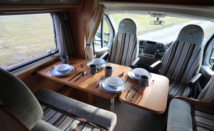 Auto_Roller 694 – 4 Berth Camperverhuur - Volledig verzekerd